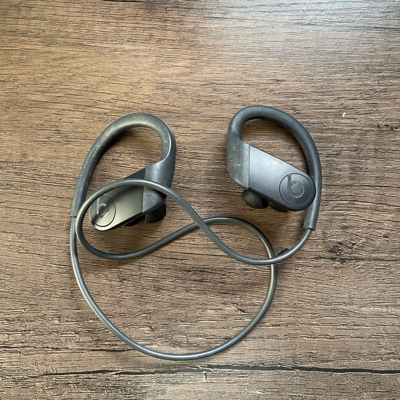 Black Powerbeats Pro Wireless Earbud Headphones - Picture 7 of 7